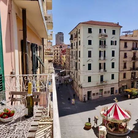 Attico Romantico Nel Centro Storico House Of Poets